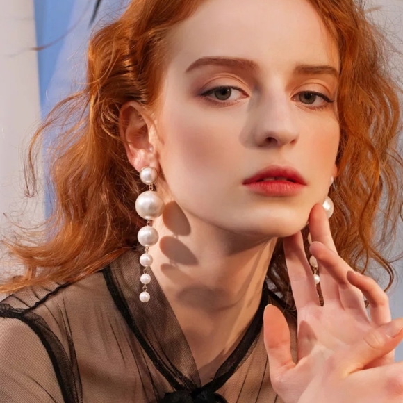 Clip On Lightweight Pearly Earrings - Picture 2 of 5